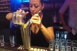 Cooler-Barkeeper-Trick.mp4 auf <a href=